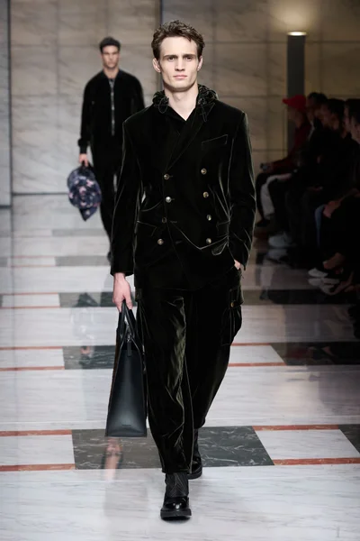 Look 37